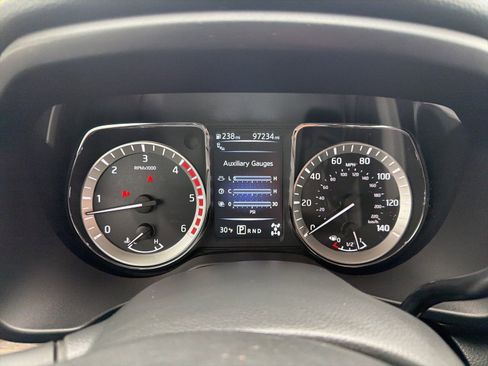 Used 2016 Nissan Titan SL image 12