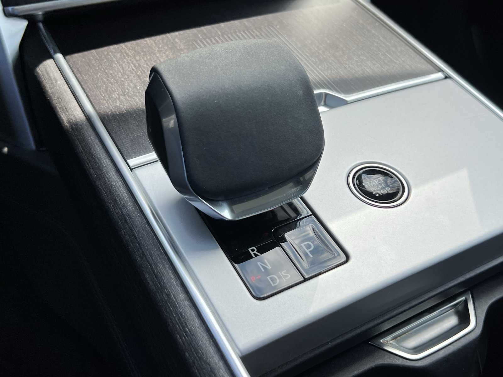 Used 2024 Land Rover Range Rover Autobiography AWD/4WD image 25