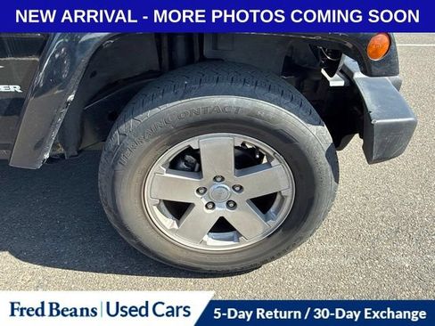 Used 2007 Jeep Wrangler Sahara w/ Dual Top Group AWD/4WD image 17