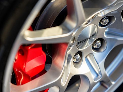 Used 2005 Ford GT RWD image 35