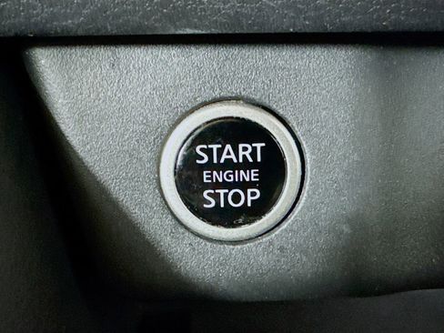 Used 2023 Nissan Rogue S image 33