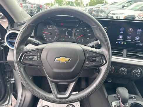 Used 2024 Chevrolet Trax LS w/ LS Convenience Package FWD image 14