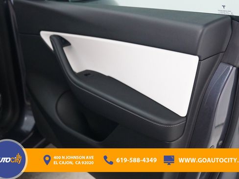 Used 2022 Tesla Model Y Long Range image 17