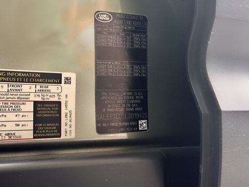 Used 2020 Land Rover Defender 110 SE image 28