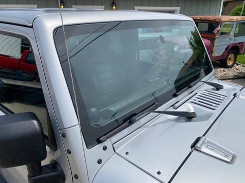 Used 2012 Jeep Wrangler Unlimited Sahara w/ Dual Top Group AWD/4WD image 54