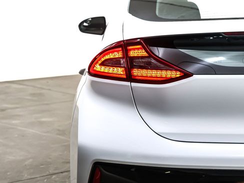 Used 2019 Hyundai Ioniq Plug-In Hybrid image 16