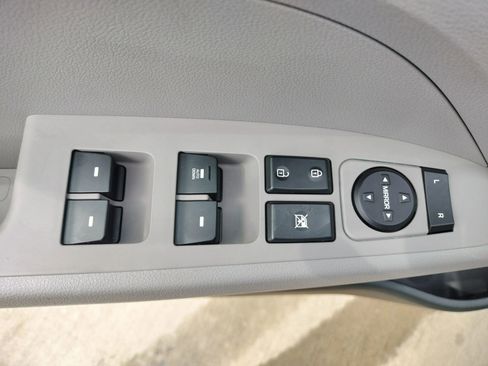 Used 2020 Hyundai Elantra SE image 21