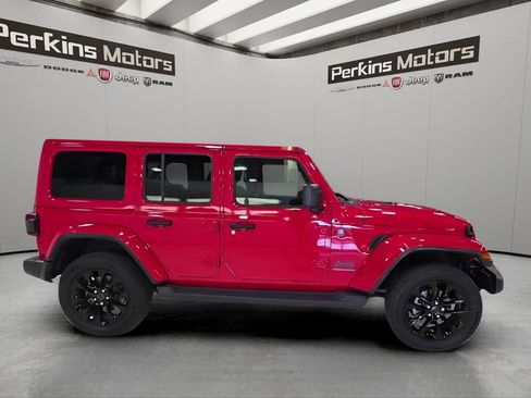 Certified 2025 Jeep Wrangler Unlimited Sahara AWD/4WD image 6