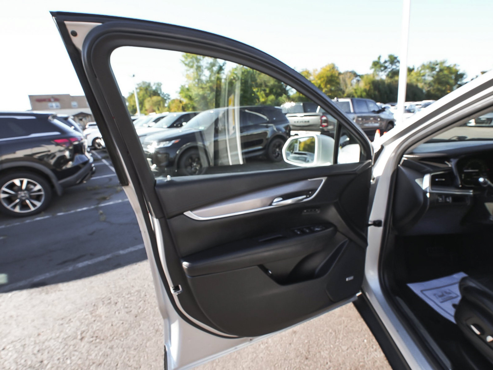 Used 2018 Cadillac XT5 Premium Luxury w/ Driver Assist Package AWD/4WD image 11