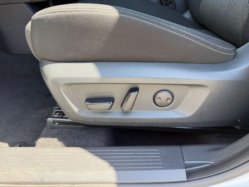 Used 2025 Nissan Rogue SV FWD image 22