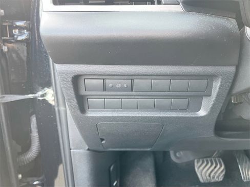 Used 2024 Mitsubishi Outlander ES image 10