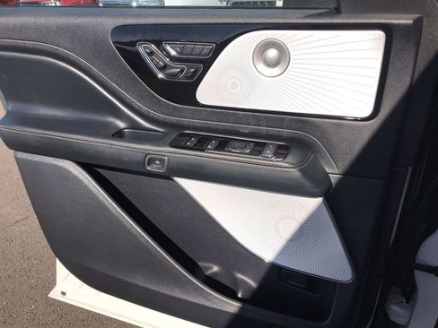 Used 2025 Lincoln Aviator Reserve w/ Equipment Group 201A image 13