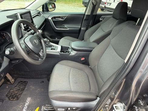 Used 2024 Toyota RAV4 XLE AWD/4WD image 16