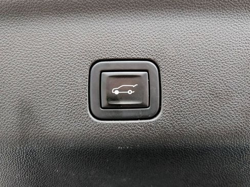 Used 2021 Chevrolet Suburban Premier image 39