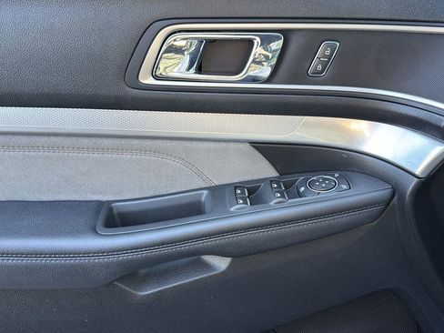 Certified 2017 Ford Explorer XLT w/ Equipment Group 202A image 12