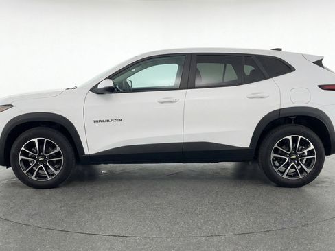 Used 2025 Chevrolet TrailBlazer LT w/ Driver Confidence Package image 5