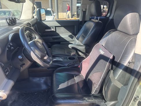 Used 2010 Toyota FJ Cruiser 4WD image 7