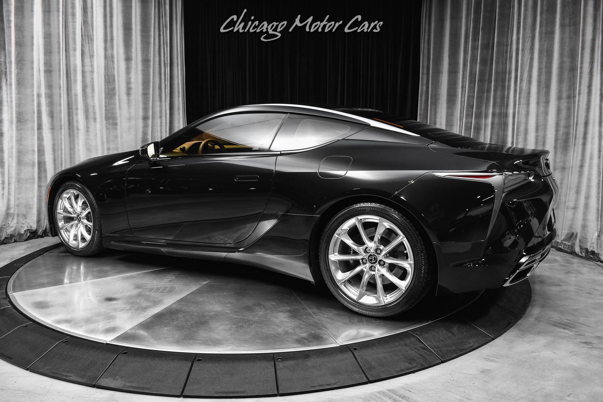 Used 2018 Lexus LC 500 Coupe w/ Touring Package RWD image 3