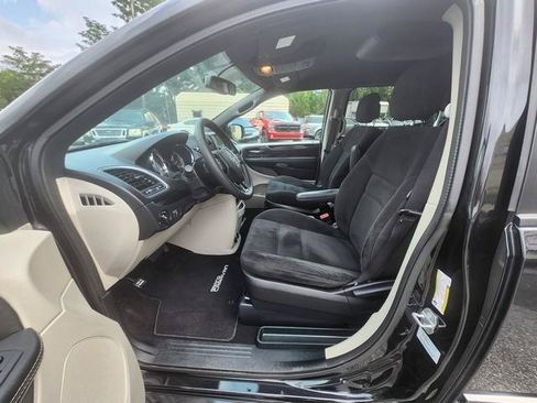 Used 2016 Dodge Grand Caravan SE FWD image 9