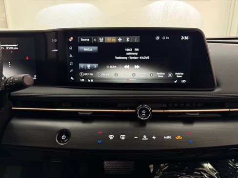 Used 2025 Nissan Ariya AWD image 28