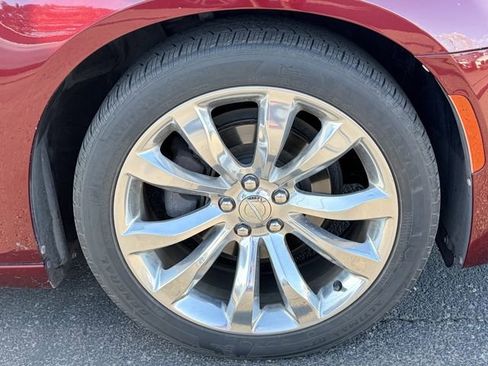 Used 2019 Chrysler 300 Touring w/ Chrome Appearance Package image 3