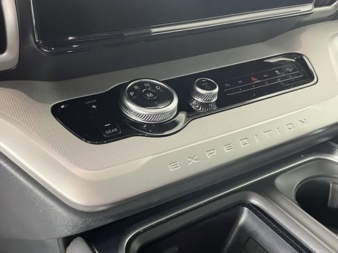 Used 2025 Ford Expedition Active image 19
