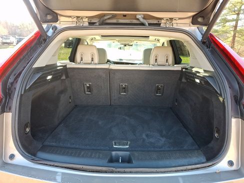 Certified 2023 Cadillac XT4 Luxury w/ Cold Weather Package image 24