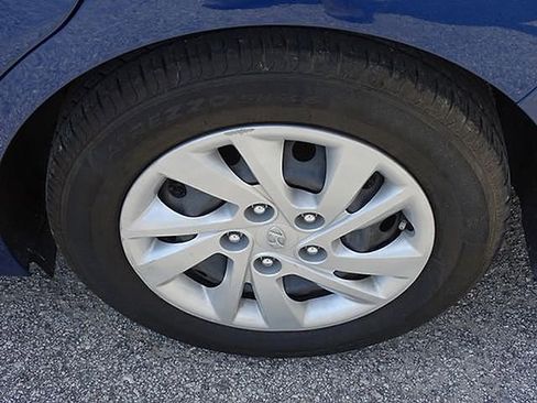 Used 2017 Hyundai Elantra SE image 15