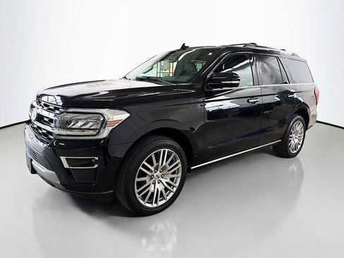 Used 2024 Ford Expedition Limited AWD/4WD image 3