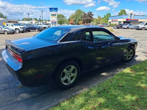 Used 2010 Dodge Challenger SE RWD image 4