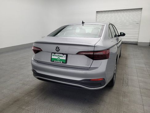 Used 2024 Volkswagen Jetta SE image 7