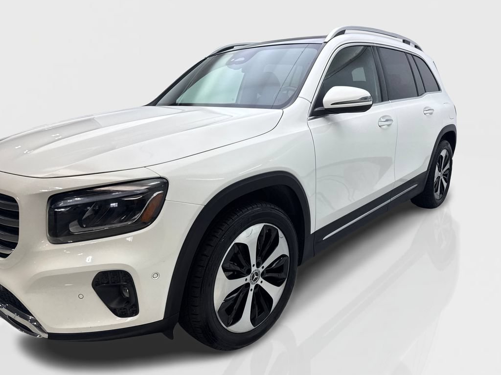 Used 2025 Mercedes-Benz GLB 250 w/ Exclusive Package image 12