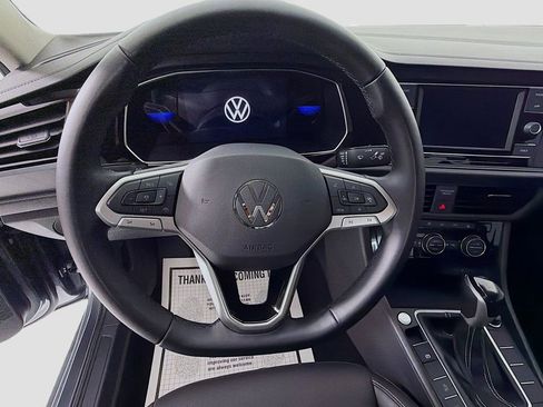 Used 2023 Volkswagen Jetta SE FWD image 11