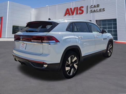 Used 2025 Volkswagen Atlas Cross Sport SE image 6