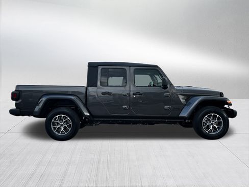 New 2025 Jeep Gladiator Sport image 3
