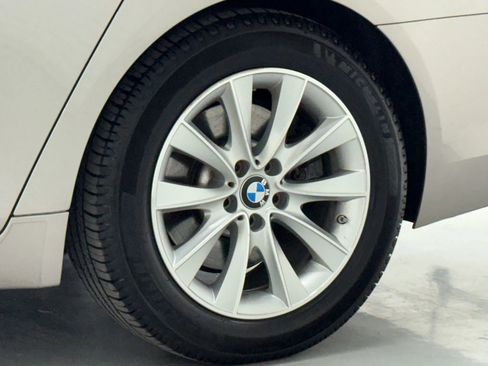 Used 2015 BMW 740Li xDrive image 40