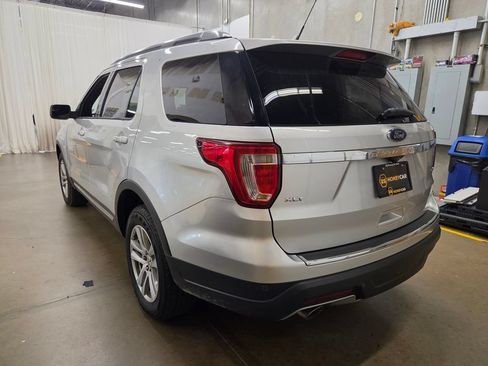 Used 2018 Ford Explorer XLT w/ Equipment Group 202A AWD/4WD image 5