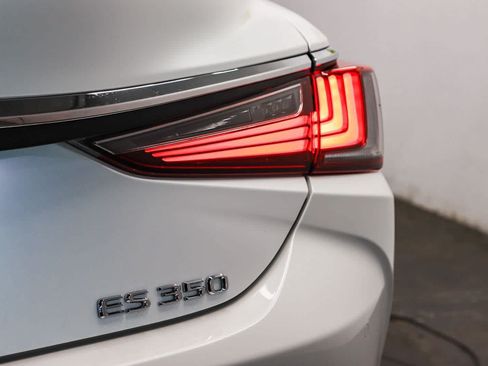 Used 2025 Lexus ES 350 w/ Premium Package FWD image 11