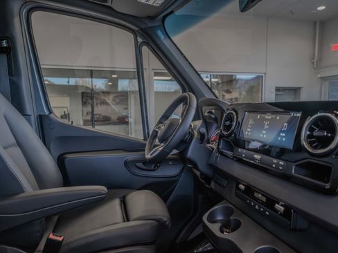 New 2025 Mercedes-Benz Sprinter 2500 image 17