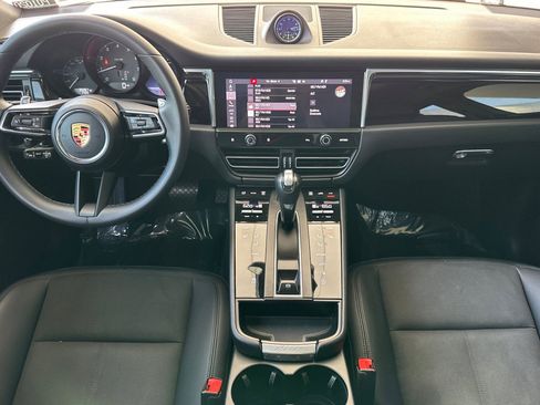 Certified 2023 Porsche Macan AWD/4WD image 6
