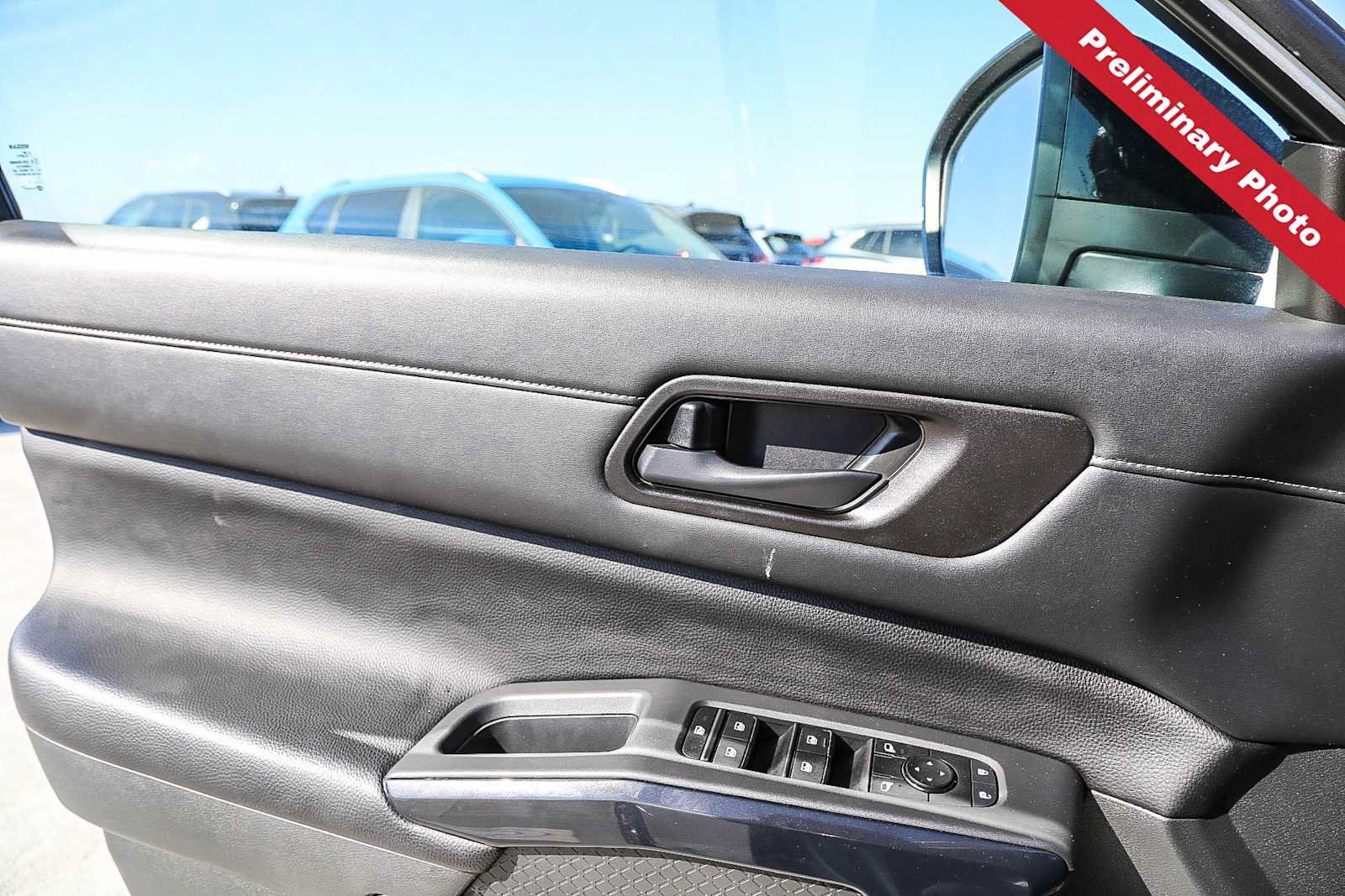 Used 2024 Nissan Pathfinder S FWD image 16