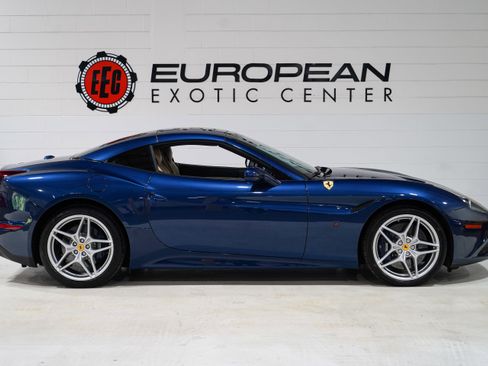 Used 2016 Ferrari California T RWD image 8