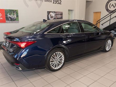 Used 2021 Toyota Avalon Limited image 18