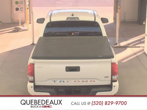 Used 2017 Toyota Tacoma TRD Sport image 6