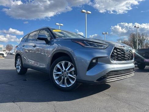 Used 2022 Toyota Highlander Limited image 3