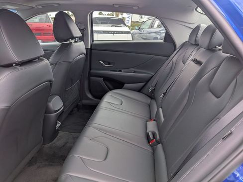 Certified 2026 Hyundai Elantra Limited FWD image 30
