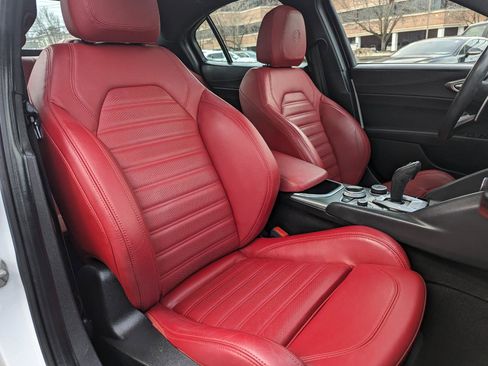 Used 2022 Alfa Romeo Giulia Veloce image 31