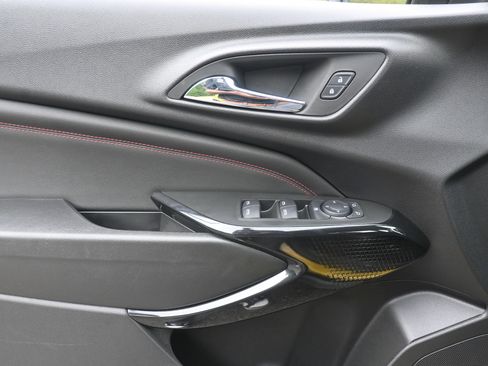 Used 2024 Chevrolet Trax RS w/ Driver Confidence Package image 15