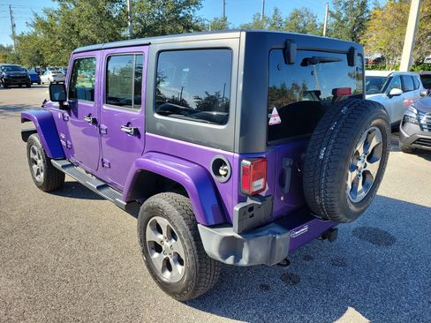 Used 2017 Jeep Wrangler Unlimited Sahara w/ Connectivity Group image 8