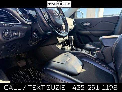 Used 2021 Jeep Cherokee Trailhawk w/ Comfort/Convenience Group AWD/4WD image 10